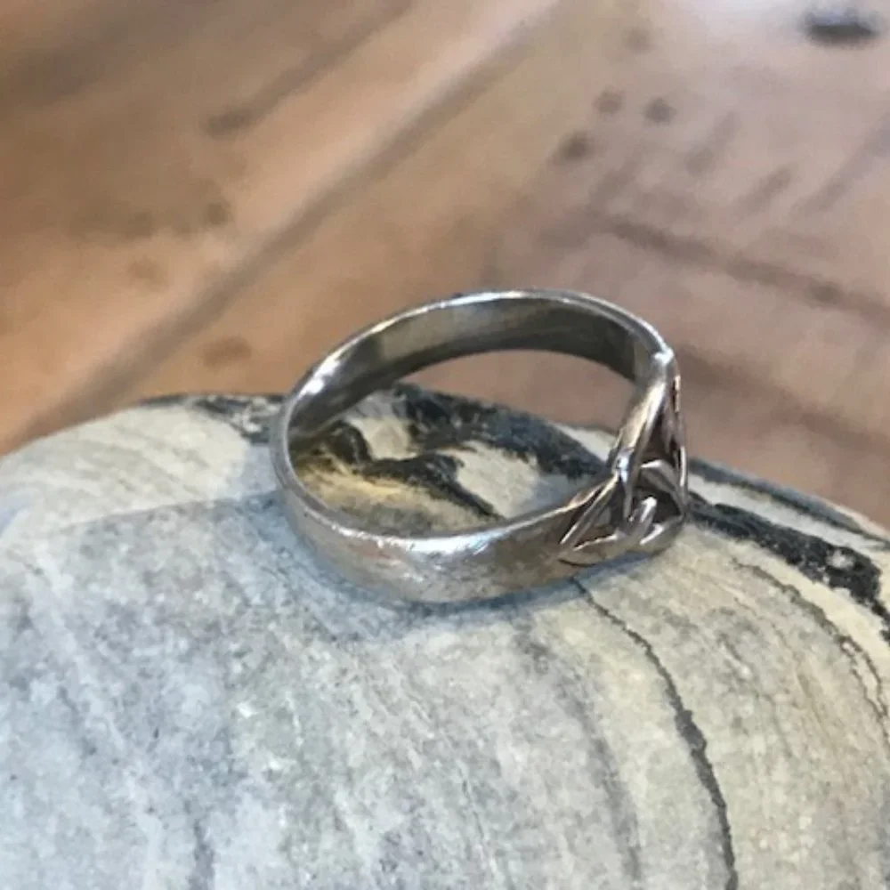 Vintage Celtic Knot Sterling Silver Ring - Size 7.75